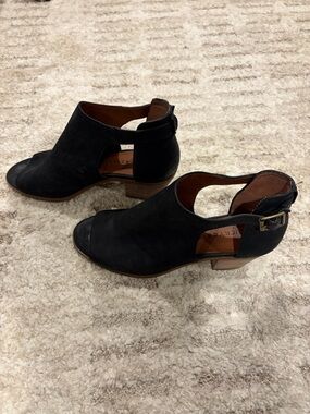 Lucky Brand Women’s Black Open-Toe Cutout Buckle Mules. Versatile and Stylish